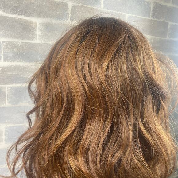 NEW Chic Lifestyle Genevieve Gingerbread Luxury Synthetic Wig CA1 W5299 - Picture 11 of 15